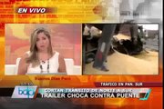 Surco: Tráiler cargado de maíz destruyó puente peatonal en Panamericana Sur (2/2)