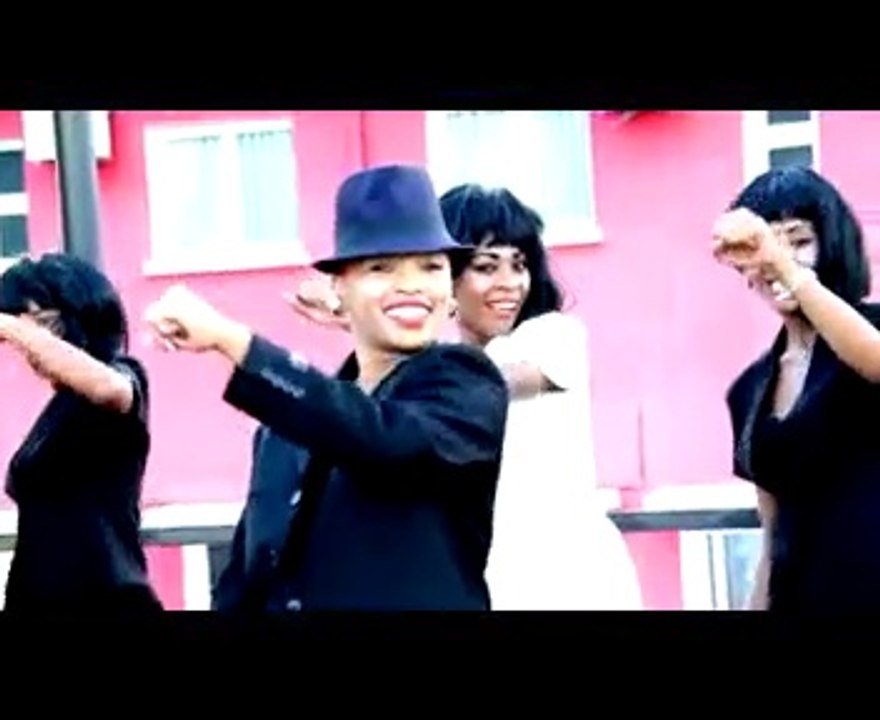 TENCE MENA  -   Femme battante  (gasy - malagasy)