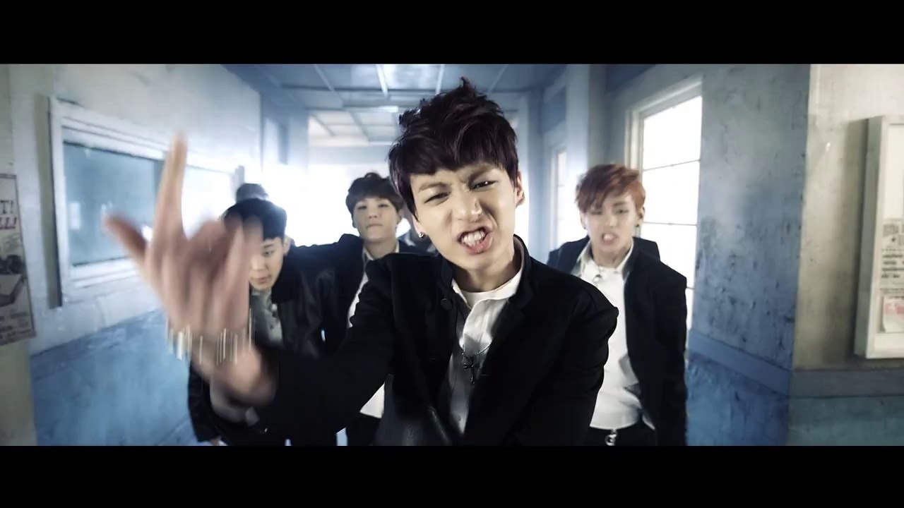 Bangtan Boys (BTS) - Boy In Luv