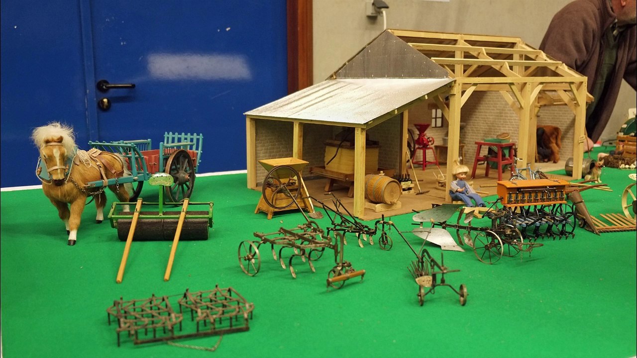 Breizh miniatures agricoles. Fermes sur tables à Plourin