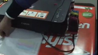 Renkli şeffaf tanklı yazıcının kurulum videosu