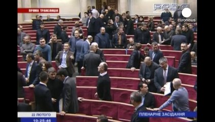 Dimite el presidente del Parlamente. Yanukóvich en paradero desconocido