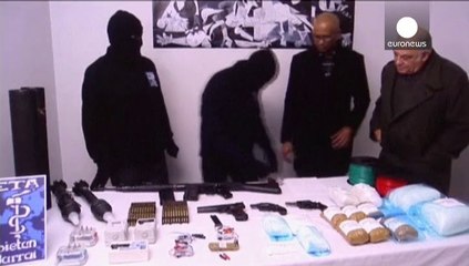 Las autoridades españolas consideran insuficiente el desarme de una pequeña parte del arsenal de ETA