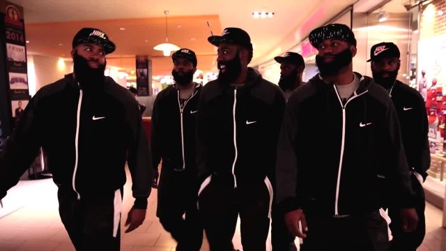 James Harden et ses clones font du Shopping à Foot Locker