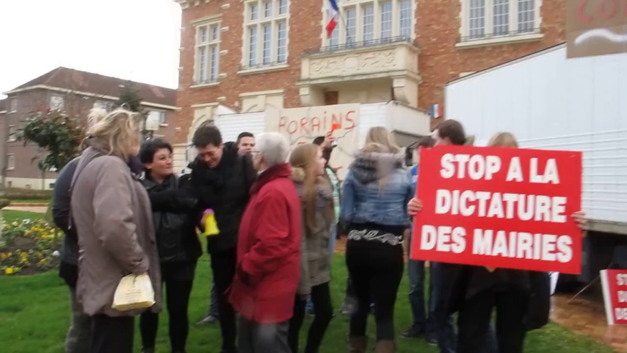 Manifestation des forains à Houplines pour défendre la ducasse au Bourg
