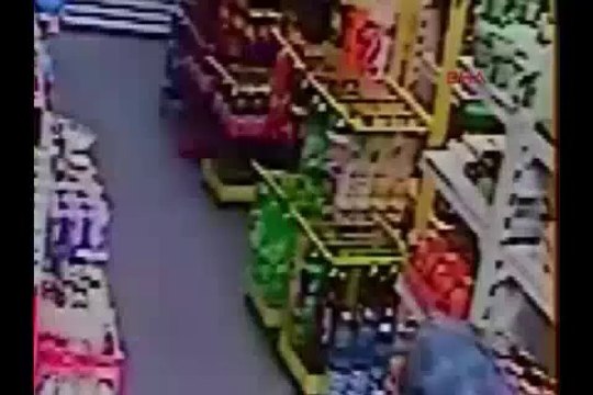 İngiltere'de soygunculara süpürgeyle direnen Türk