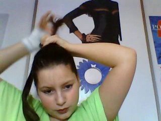 un chignon sans rien et oui sans rien!!! :D