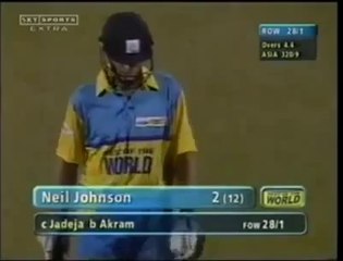 Wasim Akram give a Five to Rahul Dravid after Getting wicket - Pak Ind VS Asia