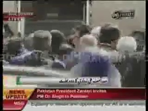 Pakistan President Asif Ali Zardari arrives in India with Bilawal Bhutto Zardari