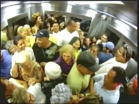 Grupos no Elevador - Pegadinha INÉDITA - Programa Silvio Santos