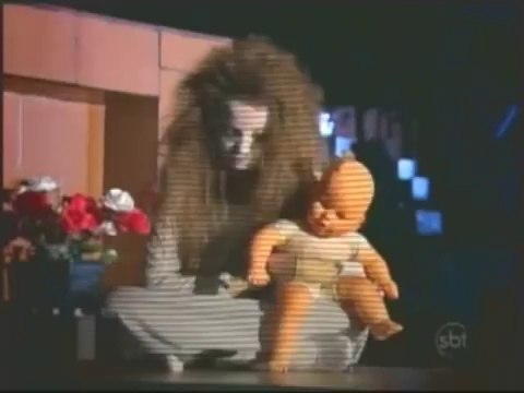 Menina Fantasma no Cemitério - Ghost Girl´s Extremely Scary