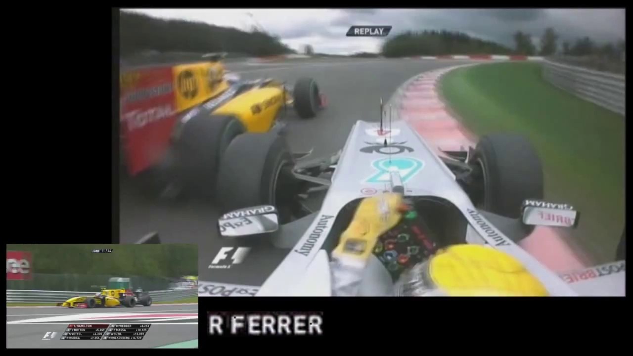 F1 2010 Петров обгоняет Росберга