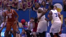 Tarik Black monte sur son défenseur et rend ses coéquipiers totalement hystériques