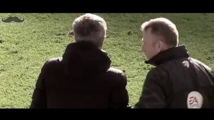 Ο Ζοζέ Μουρίνιο περπατάει εντός γηπέδου την ώρα του αγώνα!