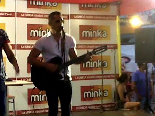 Nikko Ponce cantando su Tema "Te Pagaré con Amor" en "Mínka"