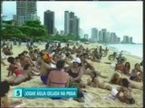 Jogando água Gelada na Praia - Pegadinha com Ivo Holanda -  Programa Silvio Santos