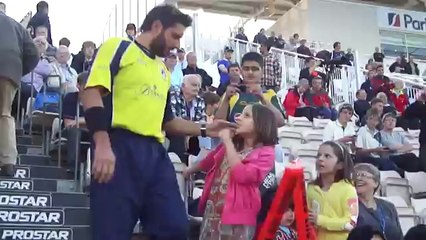 Shahid Afridi  (with wife & daughters)  Hampshire Royals !