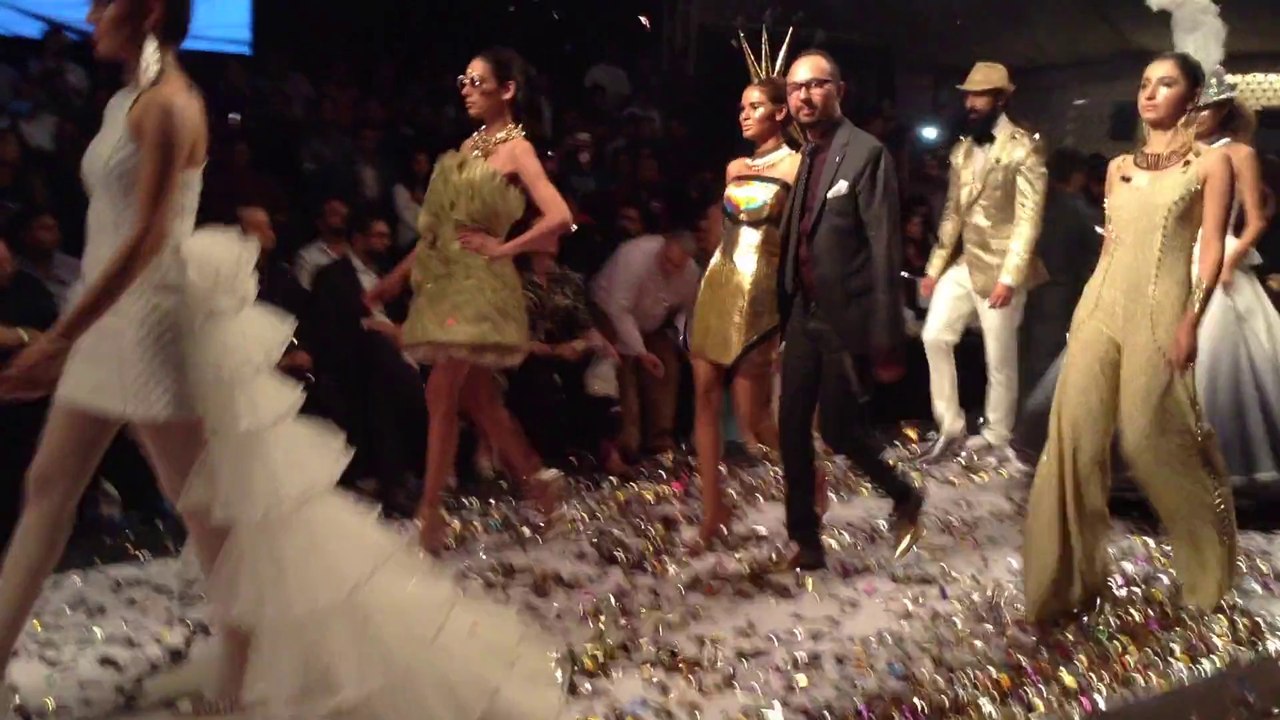 The Finale - NOMI ANSARI - Fashion Pakistan Week 6 - S/S 2014