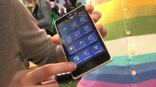 MWC 2014 - Nokia XL, un Android sauce Windows Phone