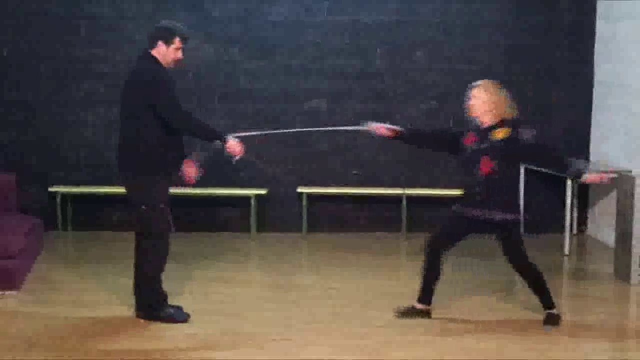 Leçon d'escrime artistique. Edith. Frédéric Trin