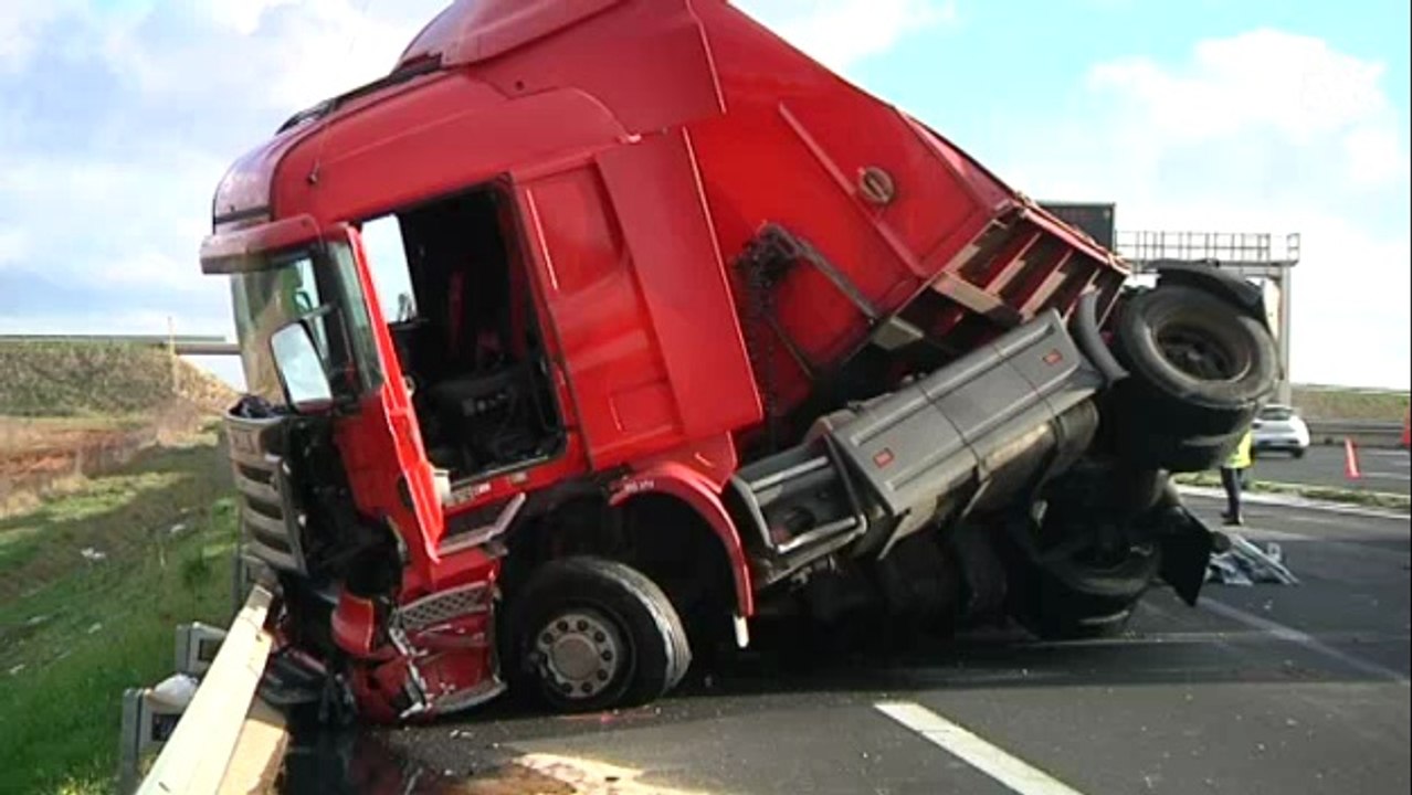 Autoroute A9 : 2 poids lourds et un fourgon accidentés, 3 échangeurs coupés