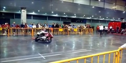 Cascade en Ducati qui fini mal pour le public!