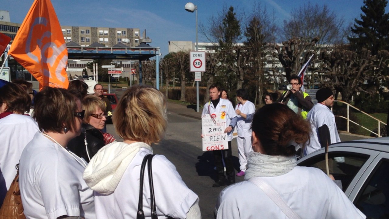Grogne à l'hôpital, le tramway bloqué