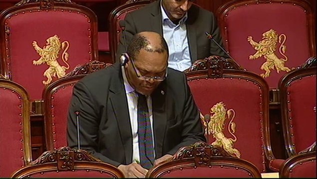 Bertin Mampaka vs Maguy Deblock: Est-il normal que le CPAS utilise les informations publiées sur Facebook pour couper l'aide social aux plus demunis?