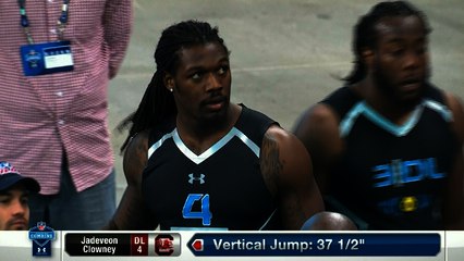 Clowney shows off leaping ability
