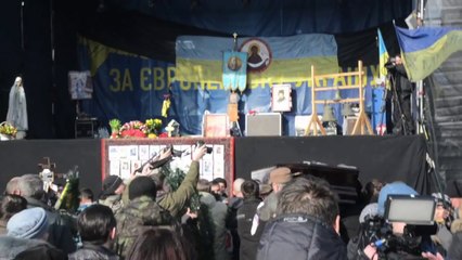 Crowd Chants 'Heroes' as Coffin Passes Through Independence Square