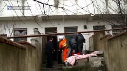 Un bombero rescata en el aire 'in extremis' a una suicida