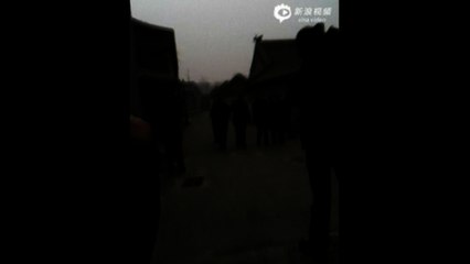 Chinese President greets residents in surprise public outing