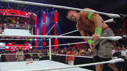 WWE : John Cena se fait défoncer par la famille Wyatt : 3 contre 1