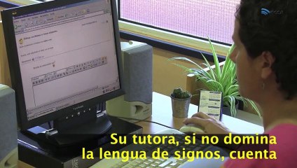 Alumna con sordera profunda estudiando con el Sistema ECCA