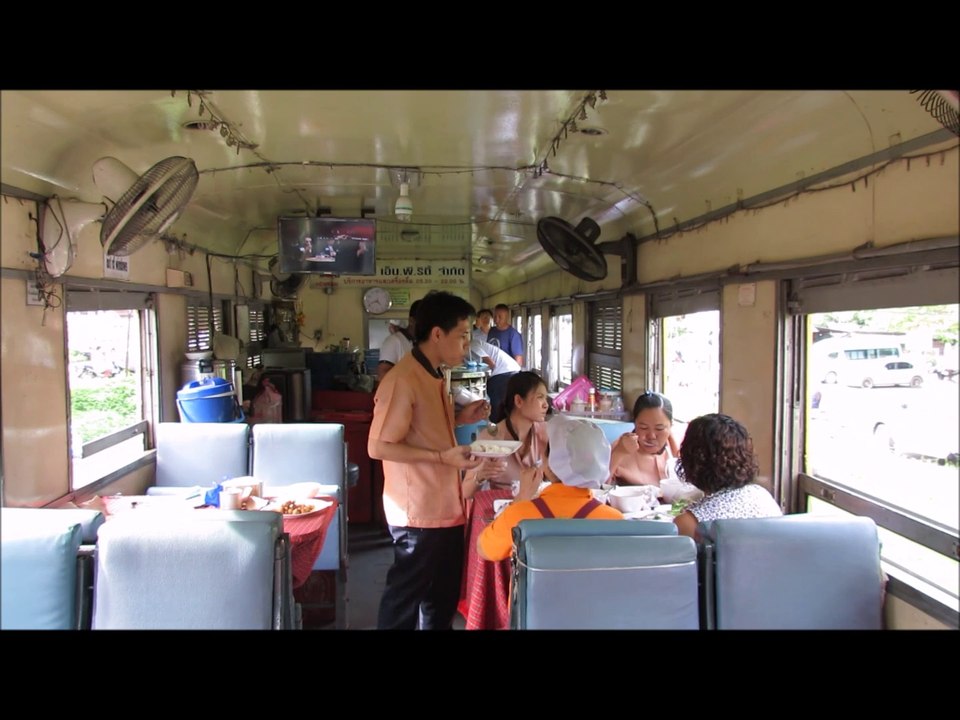 sur la route - special express - Chiang Mai-Bangkok, 14 août 2013