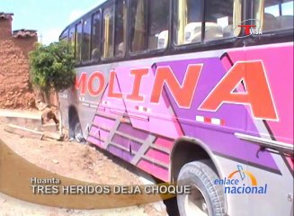 En Huanta, el chofer de un bus interprovincial perdió el control del vehículo y chocó contra una vivienda, este accidente dejó tres heridos.