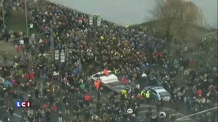 La plus haute tour jamais dynamitée en Europe s'effondre