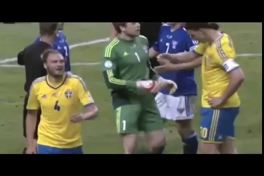 Le geste d'Ibrahimovic face aux Iles Féroé