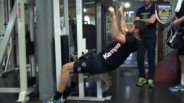 Séance de musculation avec les handballeurs aixois