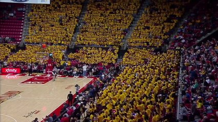 Basket universitaire - Le superbe flashmob du public de Maryland