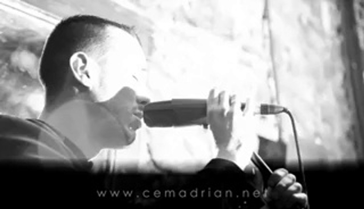 Cem Adrian   - Aşk Bu Gece Şehri Terk Etti