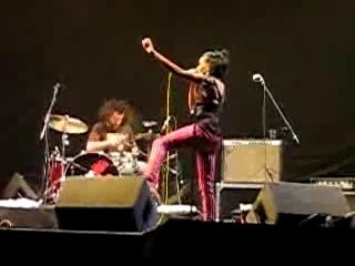 Noisettes Live (some flashing)