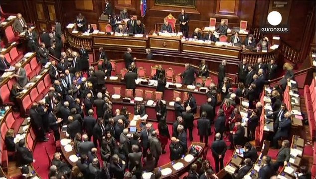 Le chef du gouvernement italien Matteo Renzi obtient la confiance du Parlement