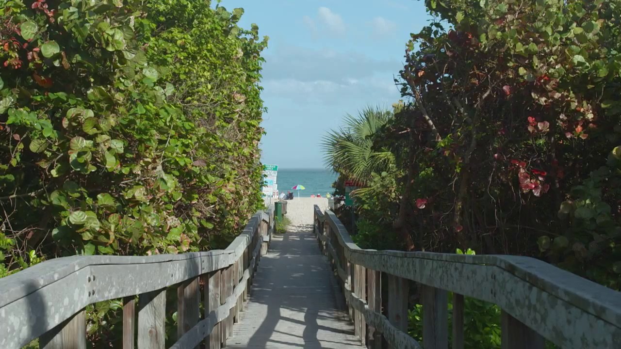 Vero Beach Oceanfront Hotel Sea Spray Inn (800)827-0181