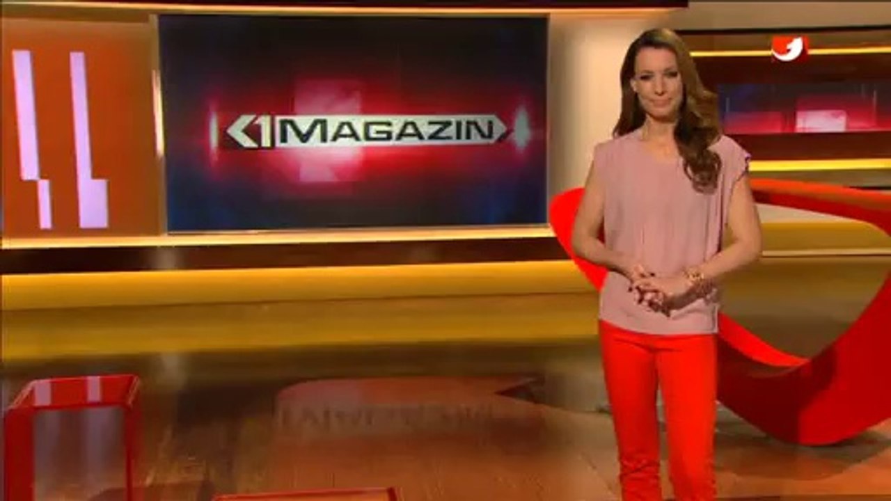 Kim Heinzelmann in roter Jeans