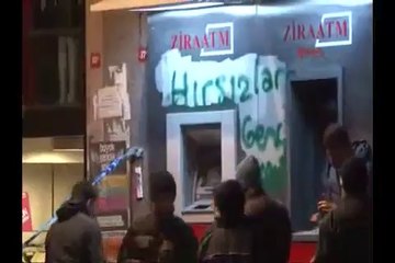 İstanbul'da yolsuzluk protestosuna sert müdahale!