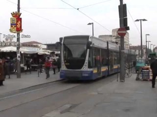 Torino - Scippatori di telefonini in azione sui bus (25.02.14)