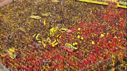 VIRAL+: Football: Equateur - Un supporter à l'honneur lors du "Clasico del Astillero"