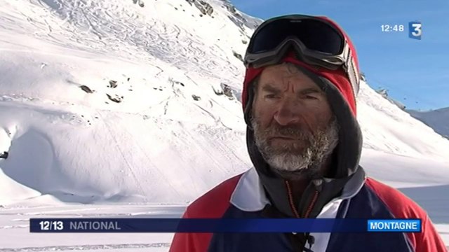 Avec ses raquettes, il transforme la neige en fresque géante