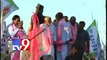 KCR welcomed into Telangana state by TRS workers